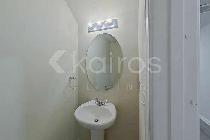 248 York Ln — Photo 7