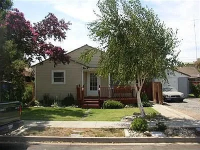 228 S 1st Ave photo 1