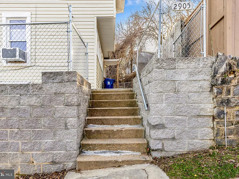 2905 Goodwood Rd — Photo 33