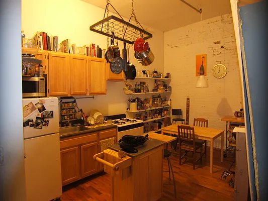 Rented by Joel Weisz, LREB | media 3