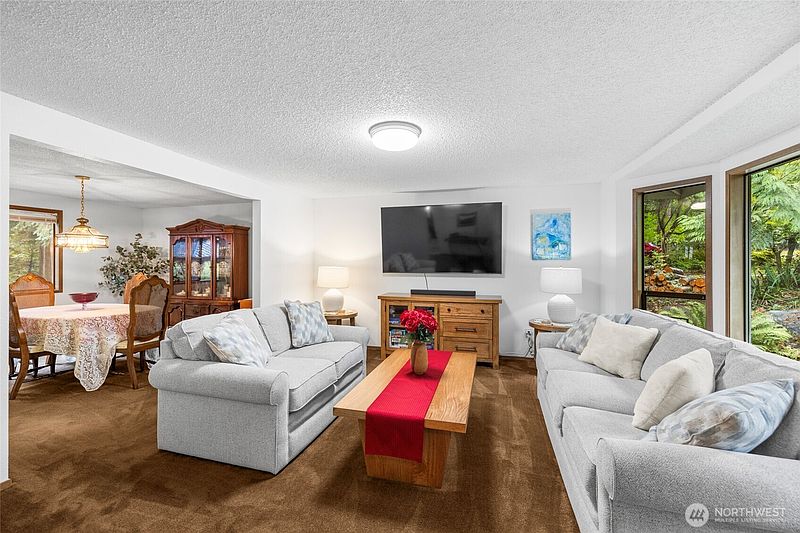5th image of 121 N 39th Place