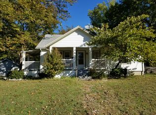 633 E Locust St, Bolivar, MO 65613