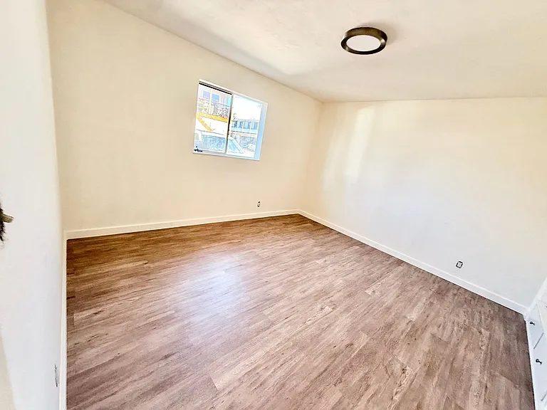 930 - 966 Parker Court — Photo 4