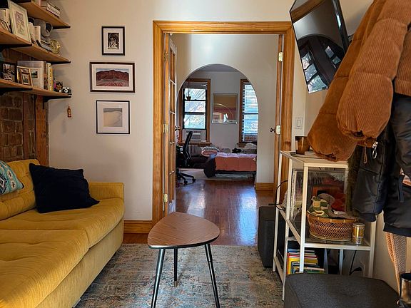 5th image of 1073 Manhattan Ave #R2