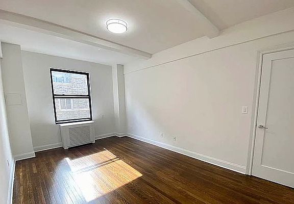 2nd image of 27-31 Crescent St #5