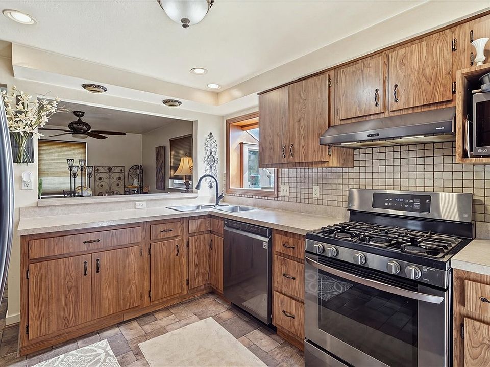 13th image of 2740 Steiner St