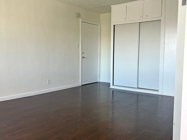 Figueroa Street Apartments — Photo 15