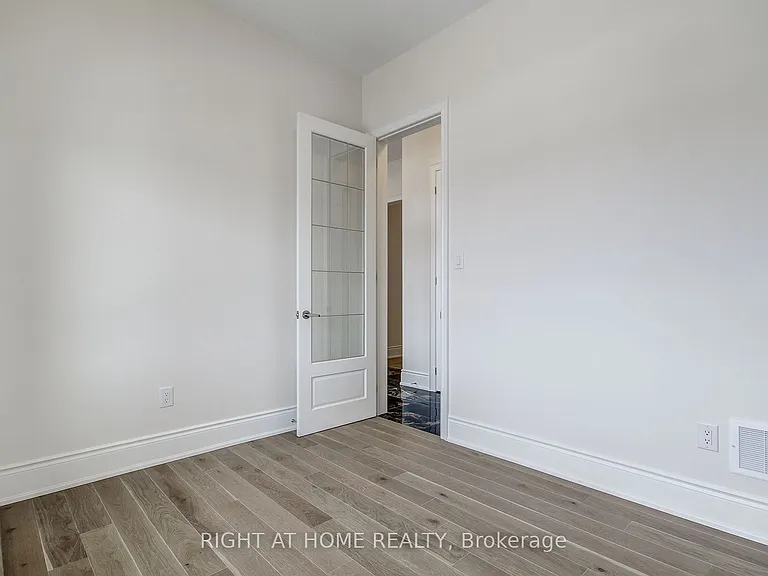 51 Lorrain Hand Cres — Photo 5
