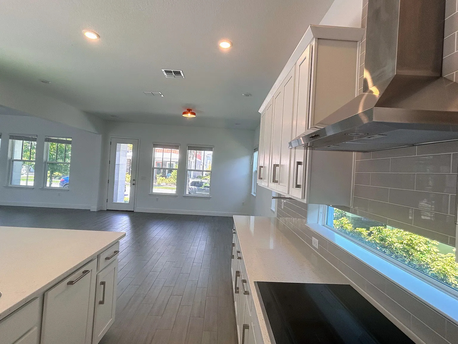 4 bed, 3.5 bath, 2952 sqft, $4,200 — Photo 2