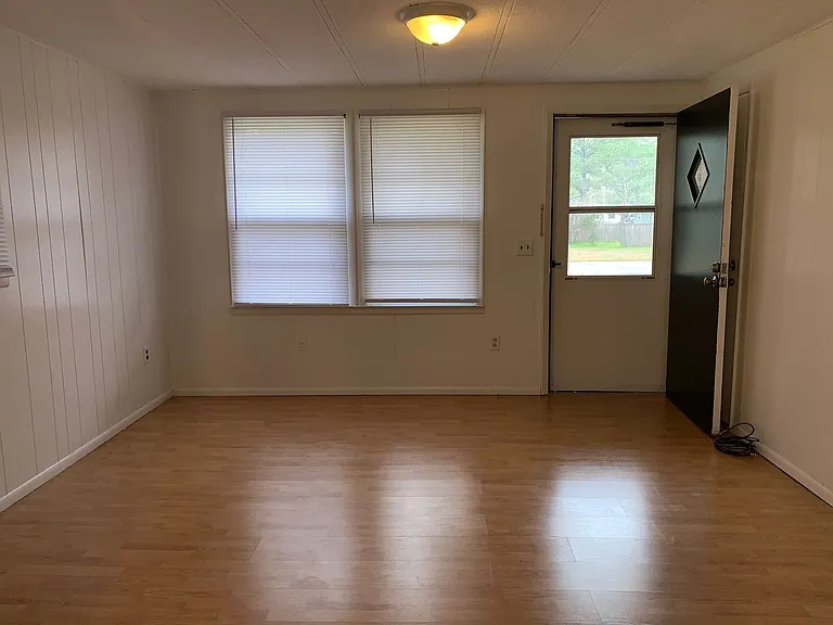 709 Lee Rd — Photo 3