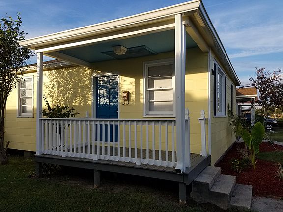 Front porch and main entranc