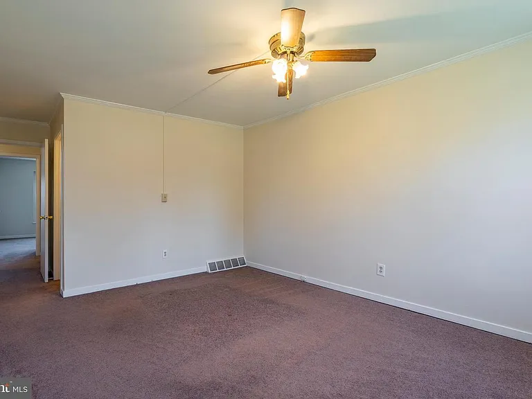 506 Saint Albans Ct — Photo 18