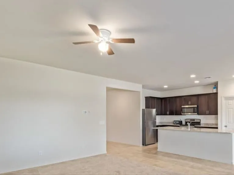 W Yucca Ln — Photo 4