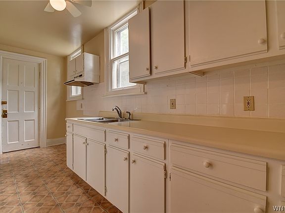 4th image of 103 Broad St