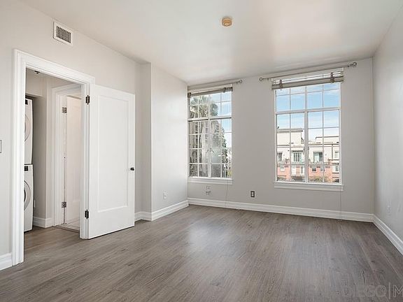 5th image of 702 Ash St #303R
