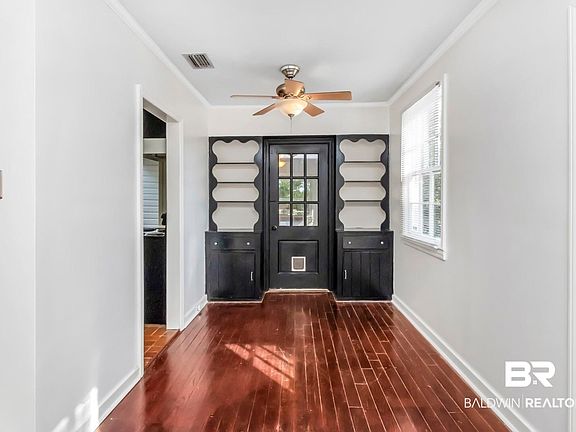 4th image of 375 Hillwood Cir E
