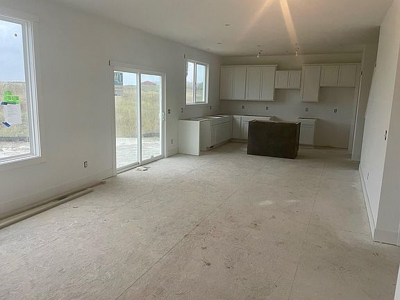 5th image of 3817 Waterton Dr
