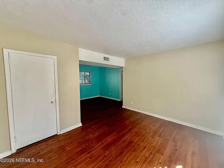 7118 Pellias Rd — Photo 5