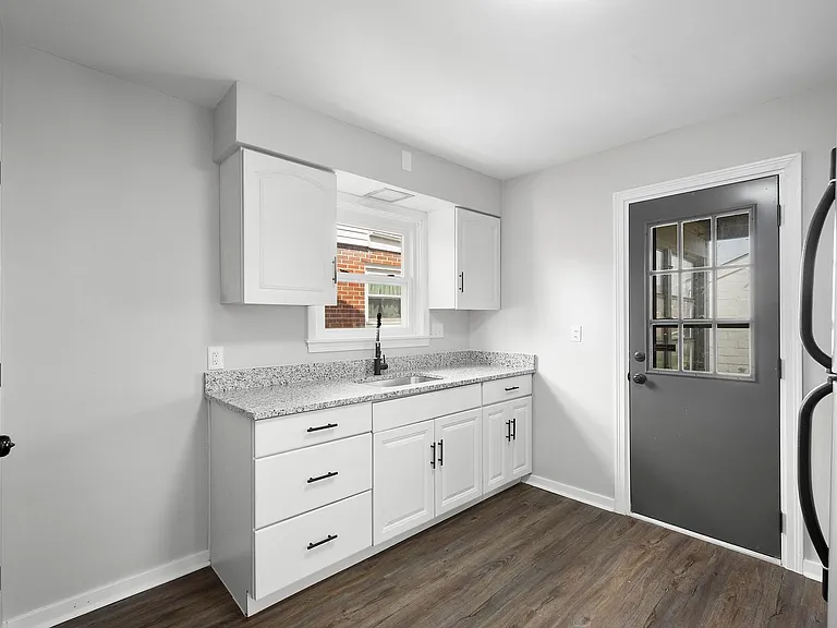 826 Miller Ave — Photo 6
