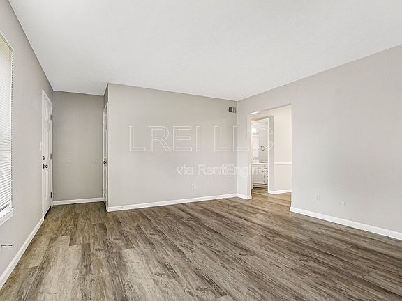 3rd image of 817 Lancelot Ct