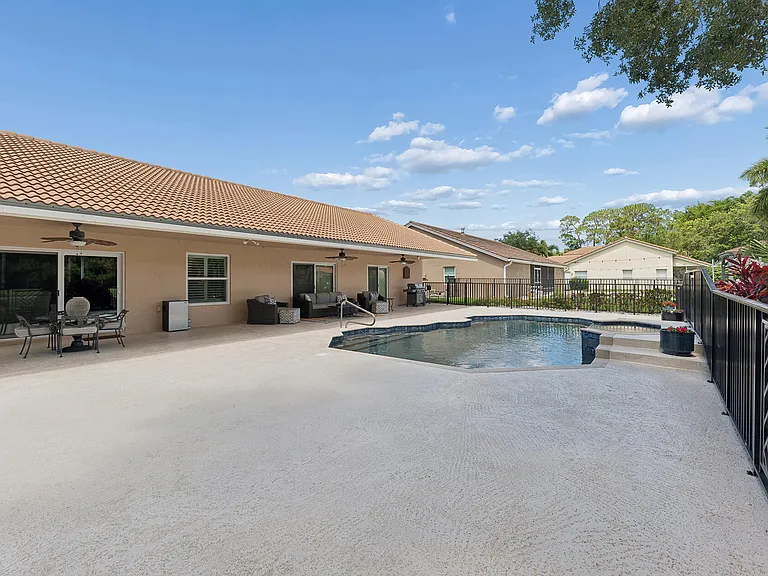 8658 Vista Greens Ct — Photo 17