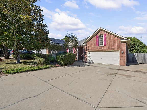 2nd image of 210 Woodlands Ridge Rd