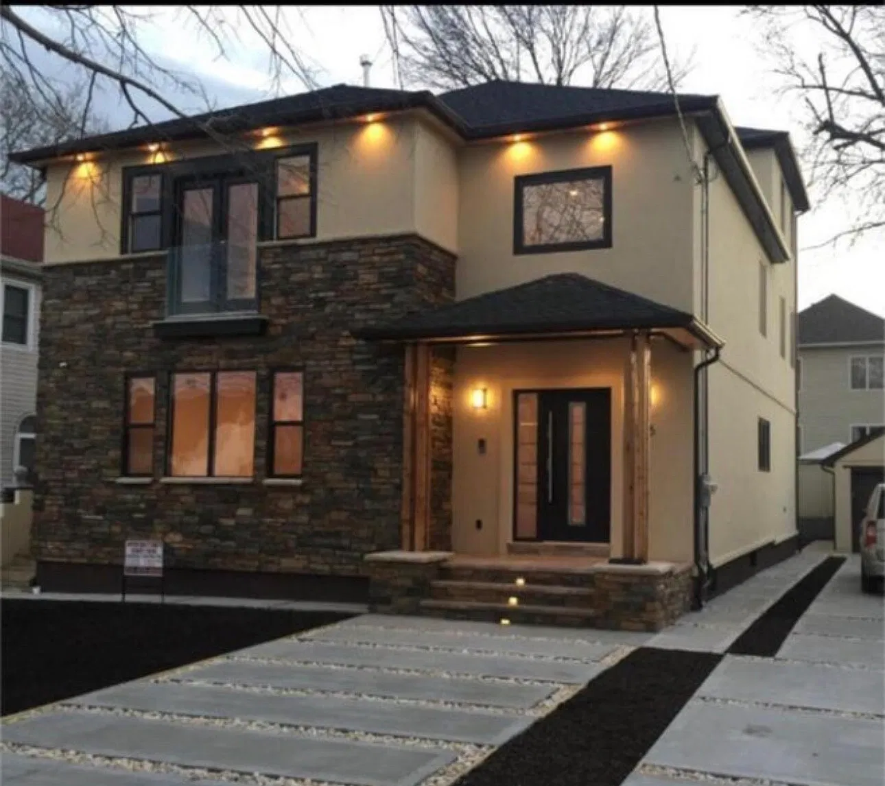 346 Beach Ave — Photo 2
