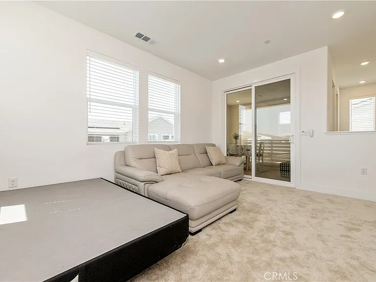 243 Yerba — Photo 29