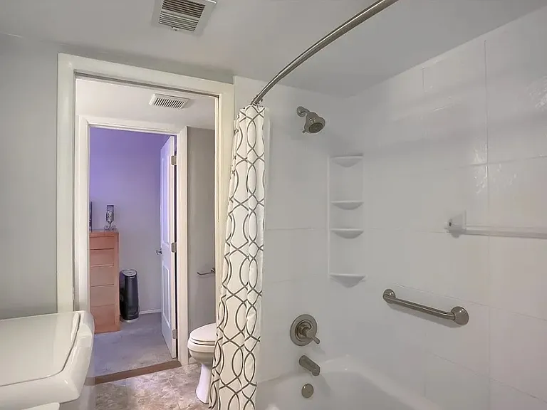 501 Camelot Dr #2B — Photo 4