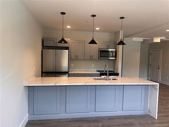 3rd image of 530 N Main St #11