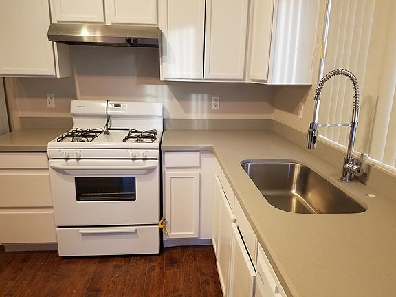 Kitchen with quartz counters