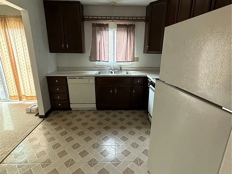 3204 Camberly Dr — Photo 10