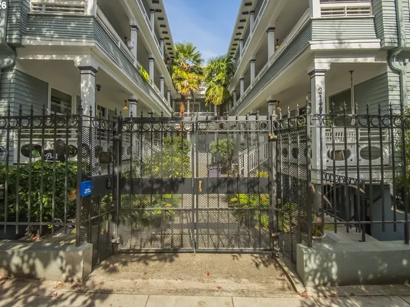 2127 NW Irving St APT 301, Portland, OR 97210