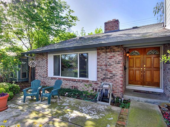 3rd image of 1718 Oakview Dr