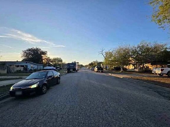 Exterior Neighborhood (street photo)