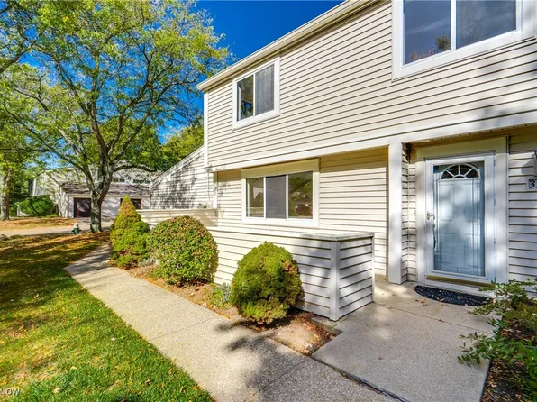 3247 Bay Landing Dr #31, Westlake, OH 44145