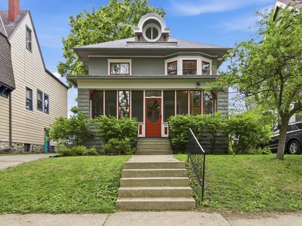 2919 N Hackett AVENUE, Milwaukee, WI 53211