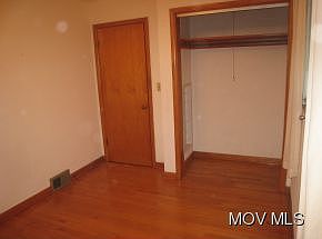 5th image of 23 Edgewood Park Dr