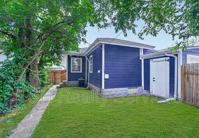 320 W 39th St — Photo 29