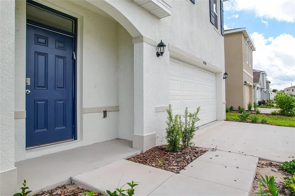 5 bed, 3.0 bath, 2522 sqft, $2,850 — Photo 4