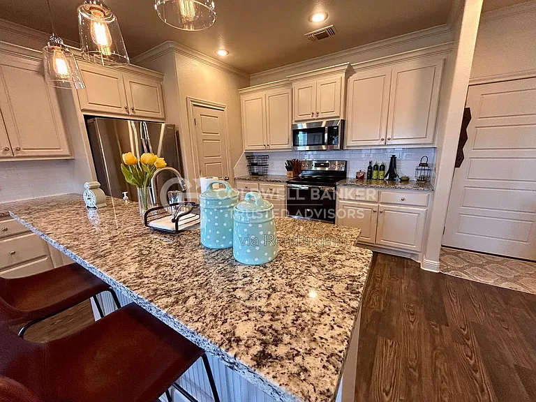 10317 Vernon Dr — Photo 10