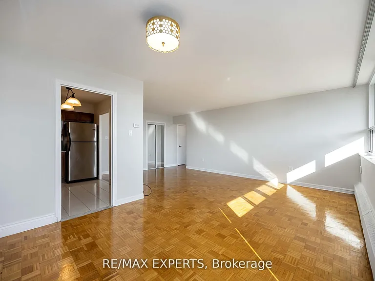 360 Ridelle Ave #612 — Photo 12
