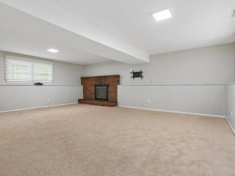 122 Upper State St — Photo 20