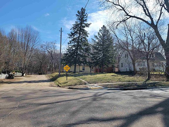 5th image of 1800 S Maple St
