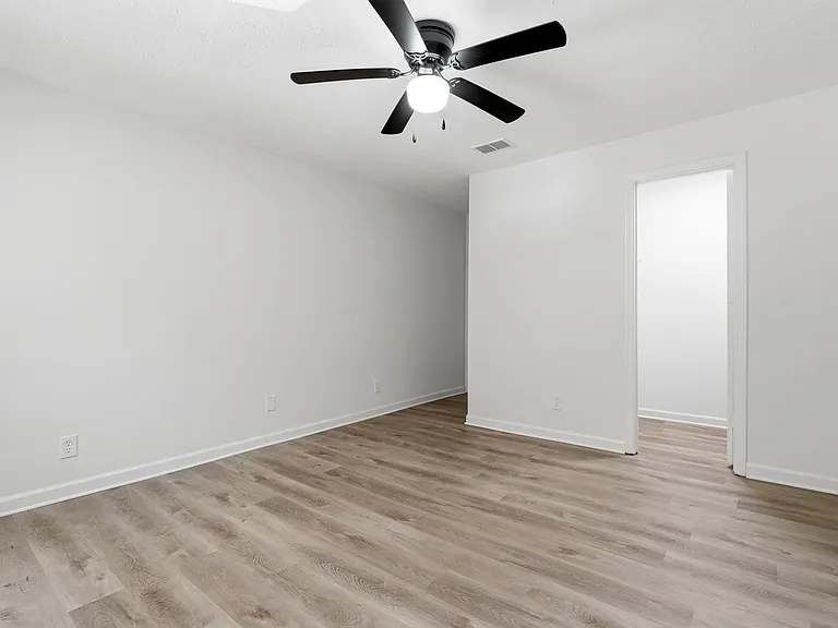 106 Sterling Ct — Photo 13