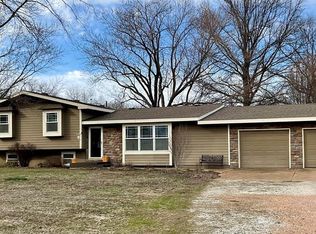 10550 240th Rd, Chanute, KS 66720