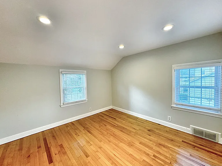 84 Sunnyridge Ave — Photo 10
