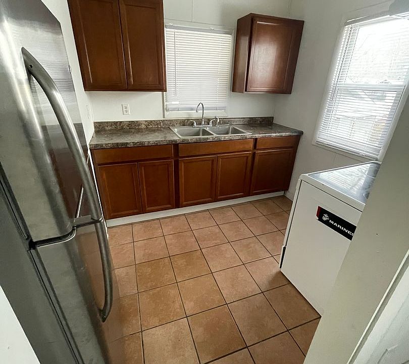 2nd image of 2307 1/2 W Charles St APT A
