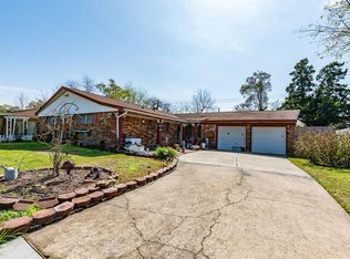 713 Inwood Dr, Baytown, TX 77521