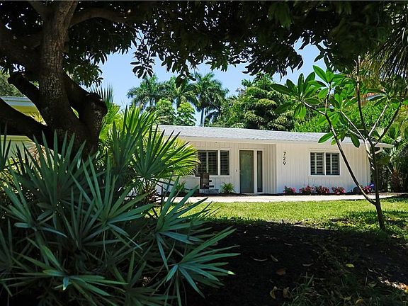 4th image of 729 Indian Beach Cir